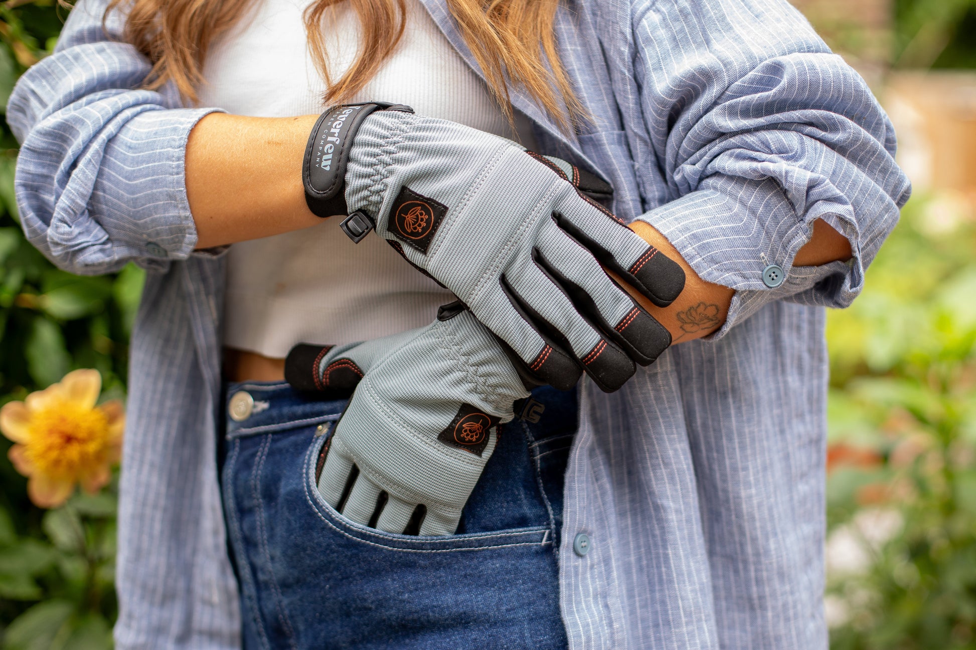 Feverfew Women’s Gardening Gloves | Cornflower therapyofflowers.com